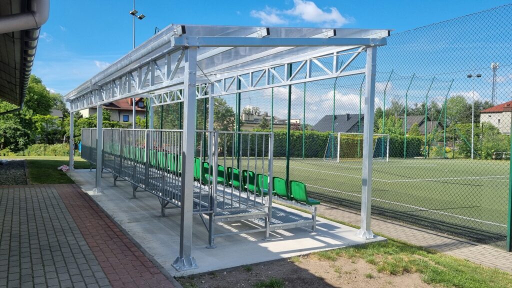 Sports bleacher with roofing structure